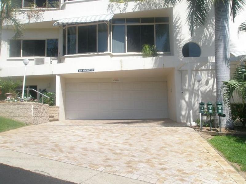 2/320 Stanley Street, North Ward QLD 4810