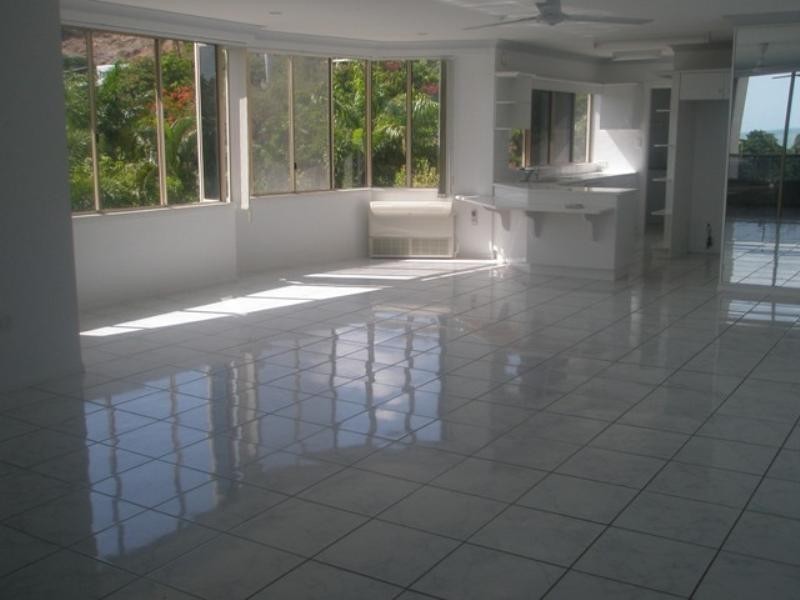 2/320 Stanley Street, North Ward QLD 4810