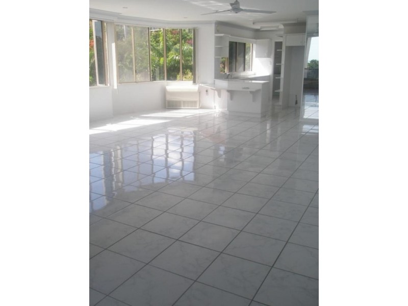 2/320 Stanley Street, North Ward QLD 4810