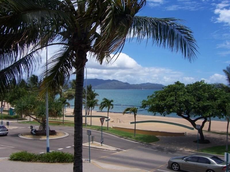 2/109 The Strand, North Ward QLD 4810