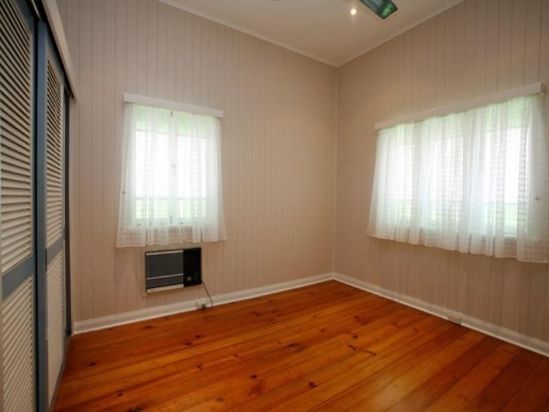 36 Hughes Street, Hermit Park QLD 4812