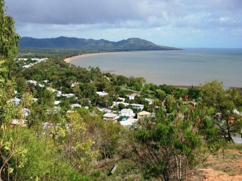 1 Seaview Court, Castle Hill QLD 4810