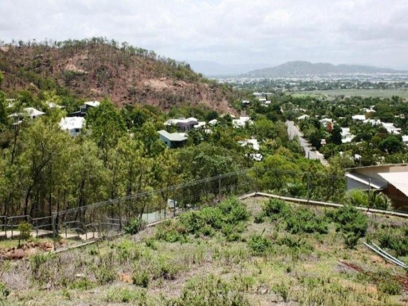 1 Seaview Court, Castle Hill QLD 4810