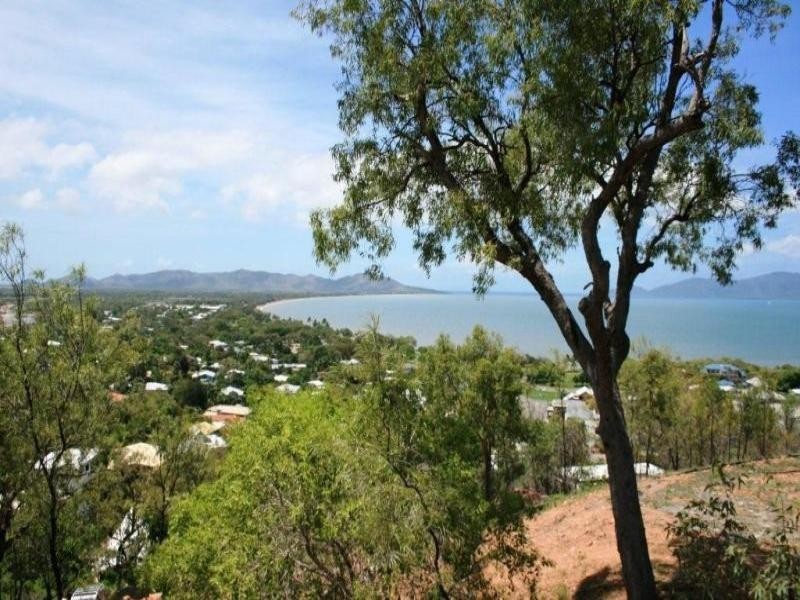 1 Seaview Court, Castle Hill QLD 4810