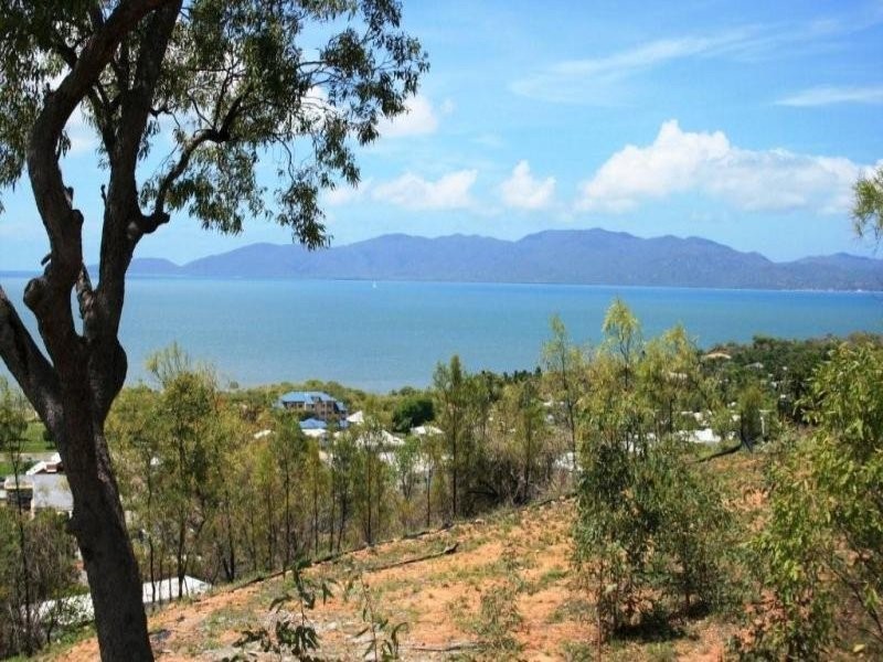 1 Seaview Court, Castle Hill QLD 4810