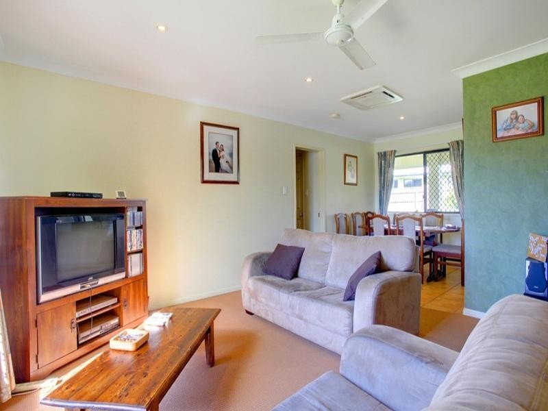 10 Crestbrook Drive, Mount Louisa QLD 4814