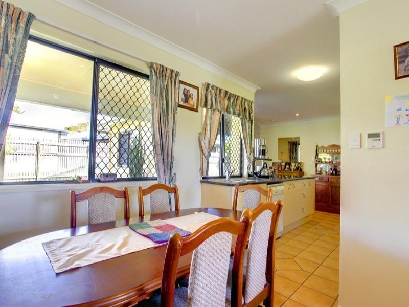 10 Crestbrook Drive, Mount Louisa QLD 4814