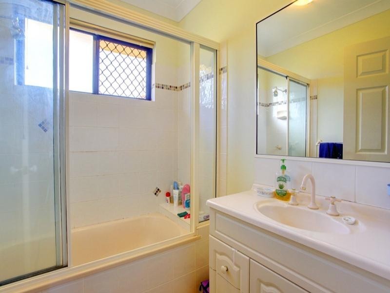 10 Crestbrook Drive, Mount Louisa QLD 4814