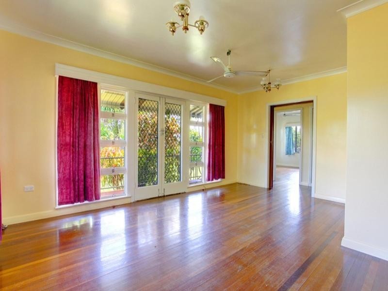 121 Ross River Road, Mundingburra QLD 4812