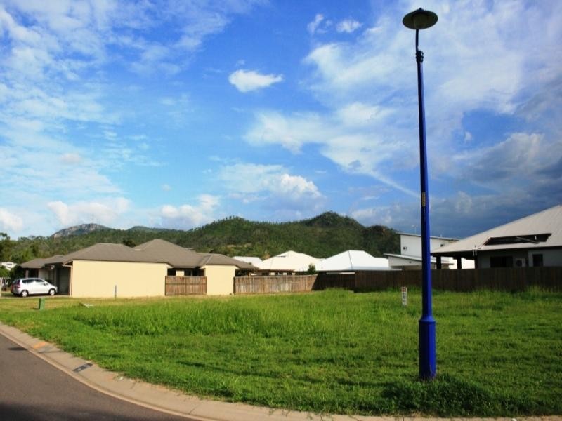 7 Riverwalk Way, Douglas QLD 4814