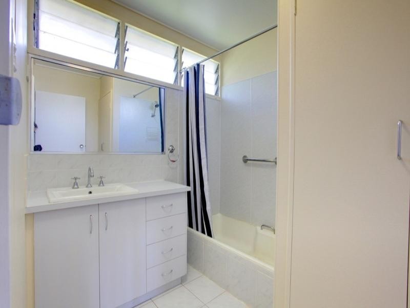 8 Windsor Street, Hermit Park QLD 4812