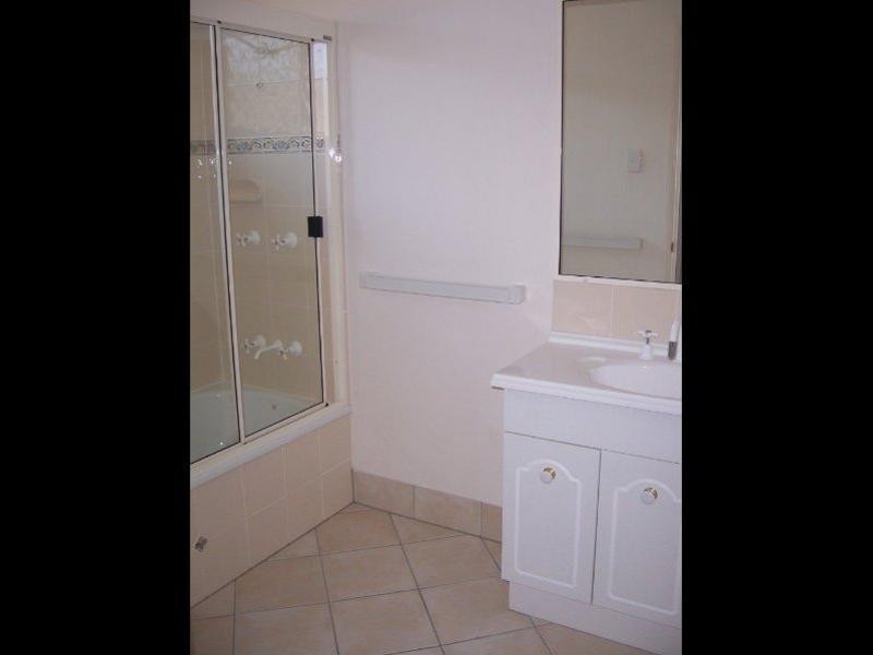 4 Seldon Place, Kirwan QLD 4817