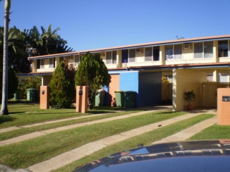 2/174 Harold Street, West End QLD 4810