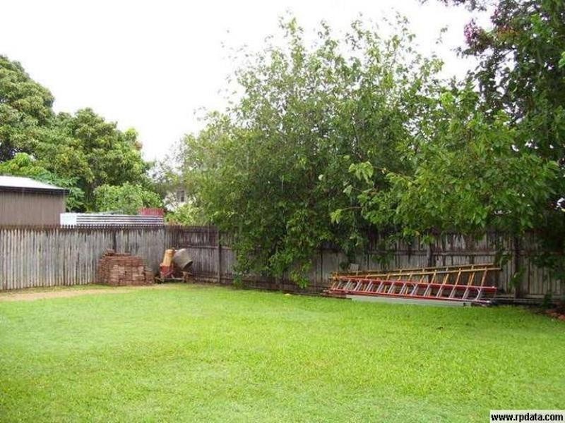 8 Nelia Street, Kirwan QLD 4817
