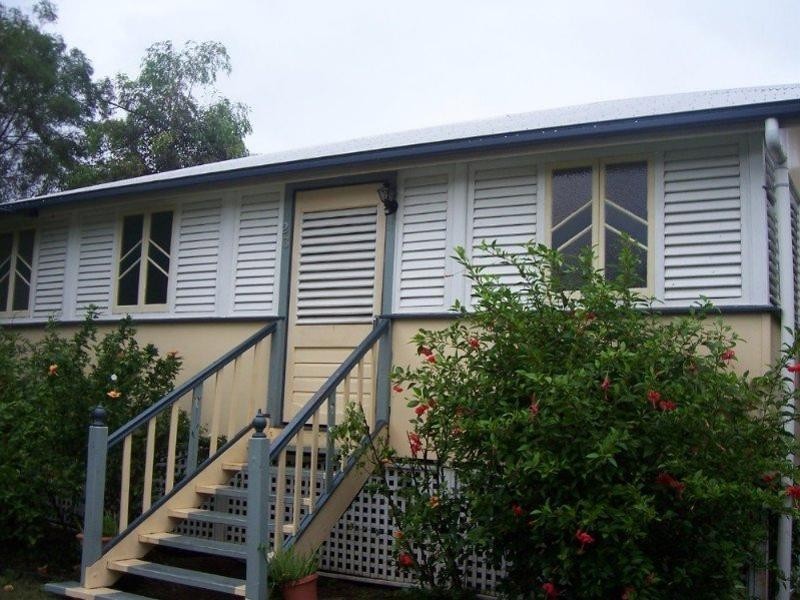 23 Armstrong Street, Hermit Park QLD 4812