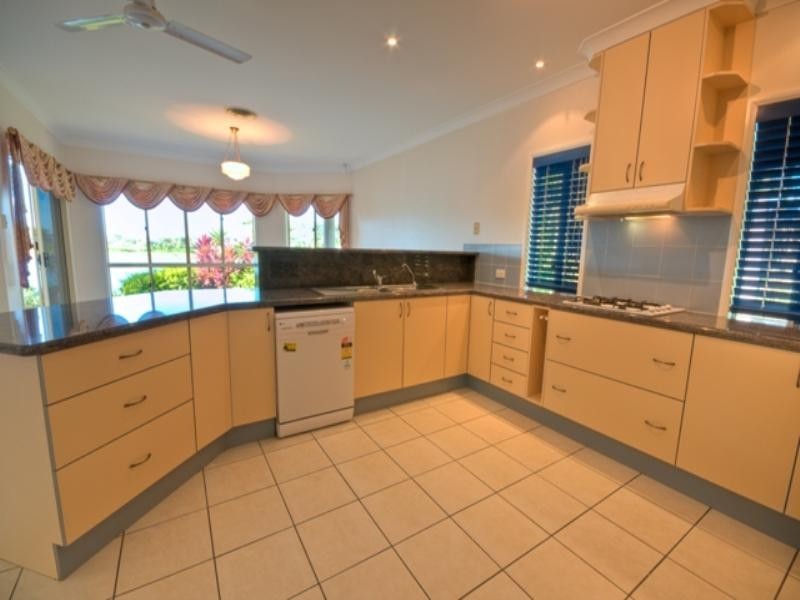 52 Martinez Avenue, West End QLD 4810