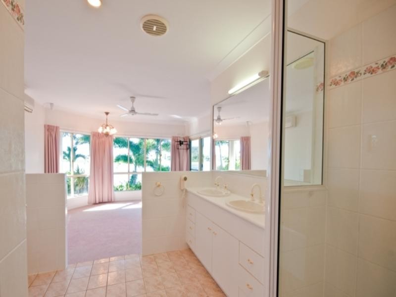 52 Martinez Avenue, West End QLD 4810