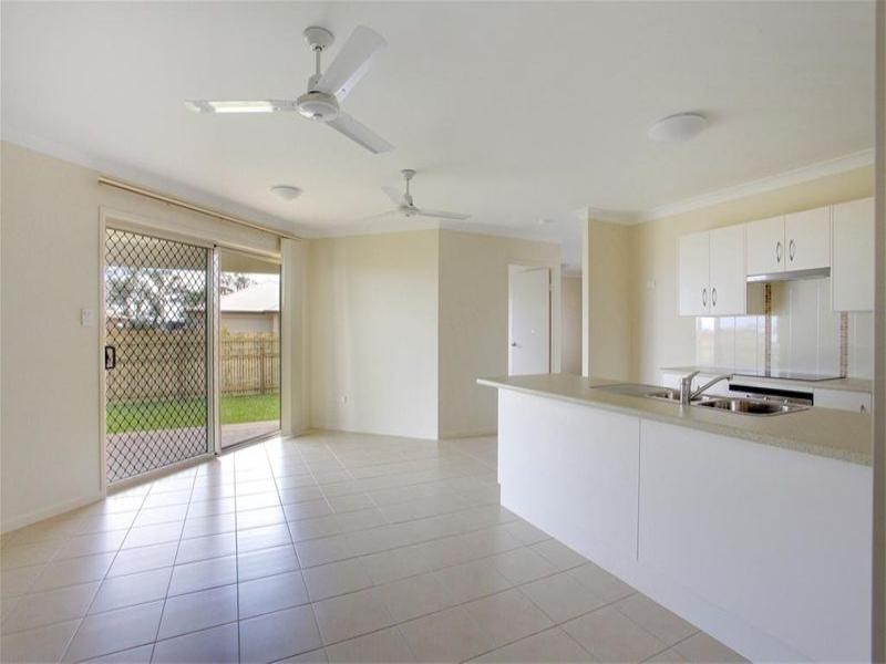 1 Stoneville Circuit ‘Montanna’, Mount Louisa QLD 4814