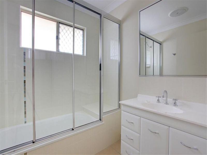 1 Stoneville Circuit ‘Montanna’, Mount Louisa QLD 4814