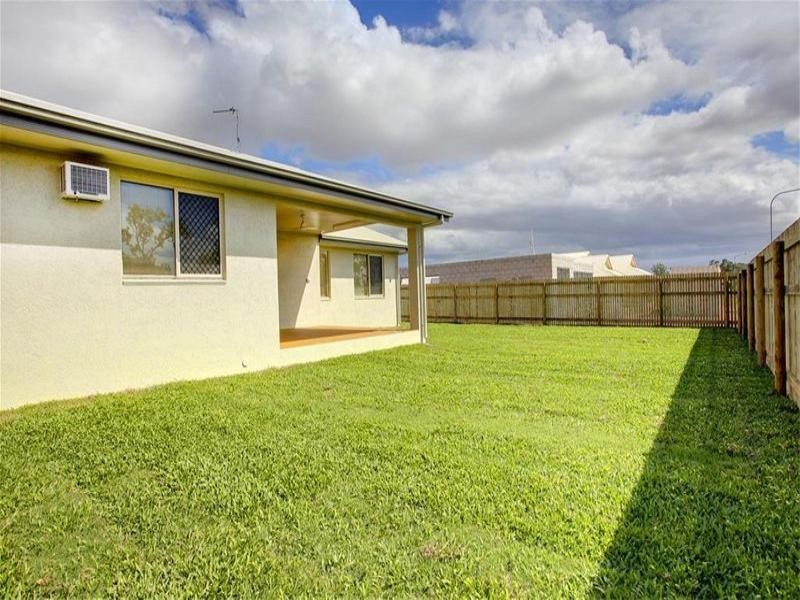 1 Stoneville Circuit ‘Montanna’, Mount Louisa QLD 4814