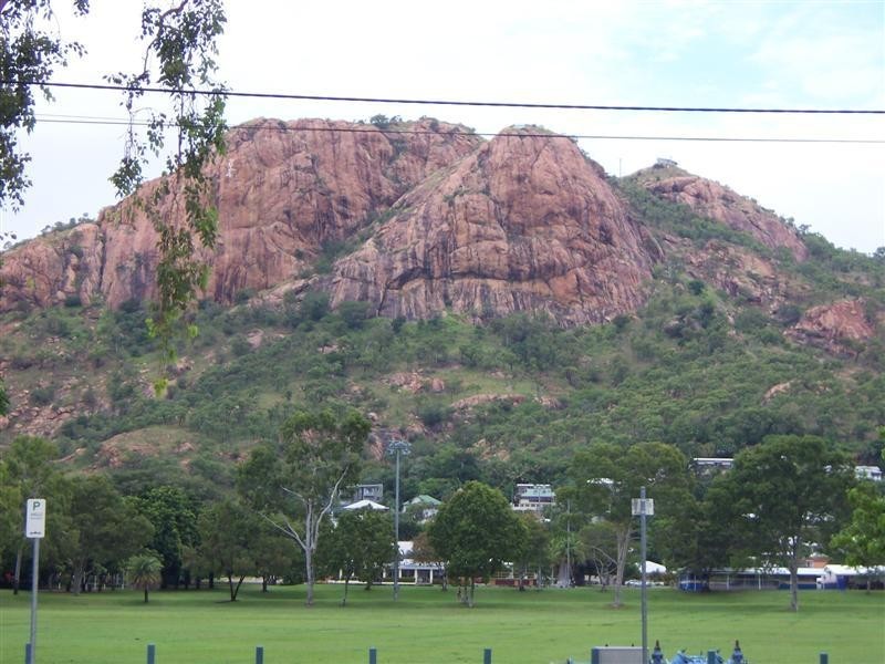 4/7 Warburton Street, North Ward QLD 4810