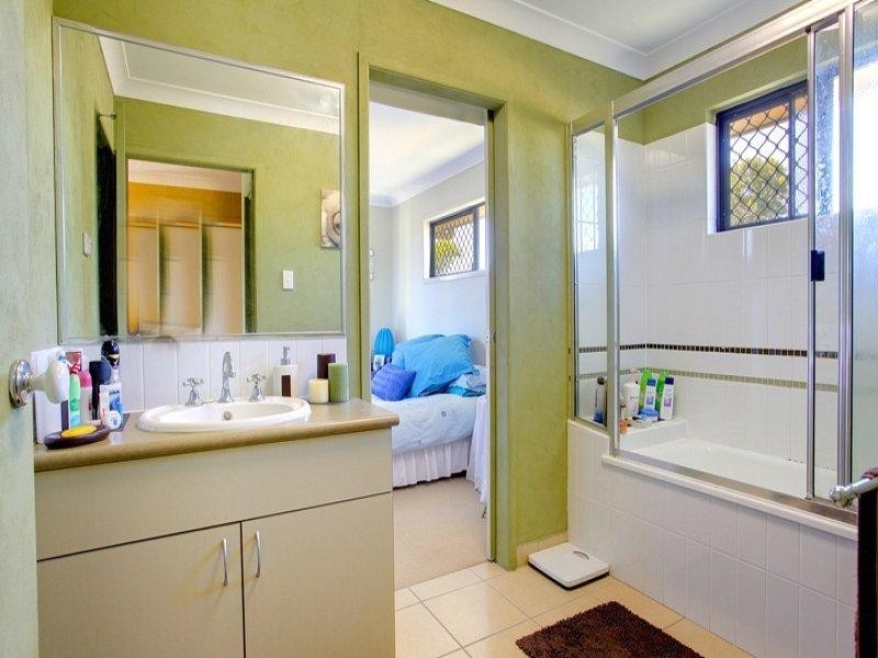 24 Kempton Chase, Burdell QLD 4818