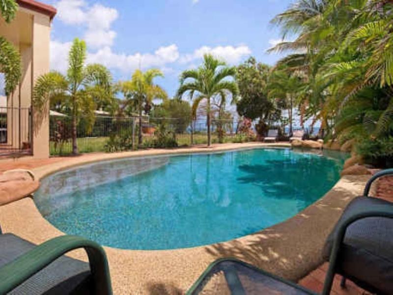 24 Jamaica Crescent, Bushland Beach QLD 4818