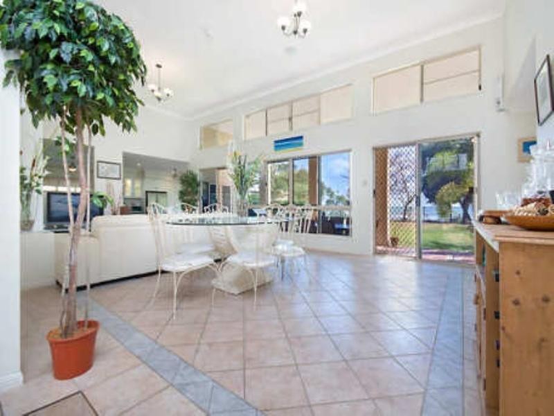 24 Jamaica Crescent, Bushland Beach QLD 4818