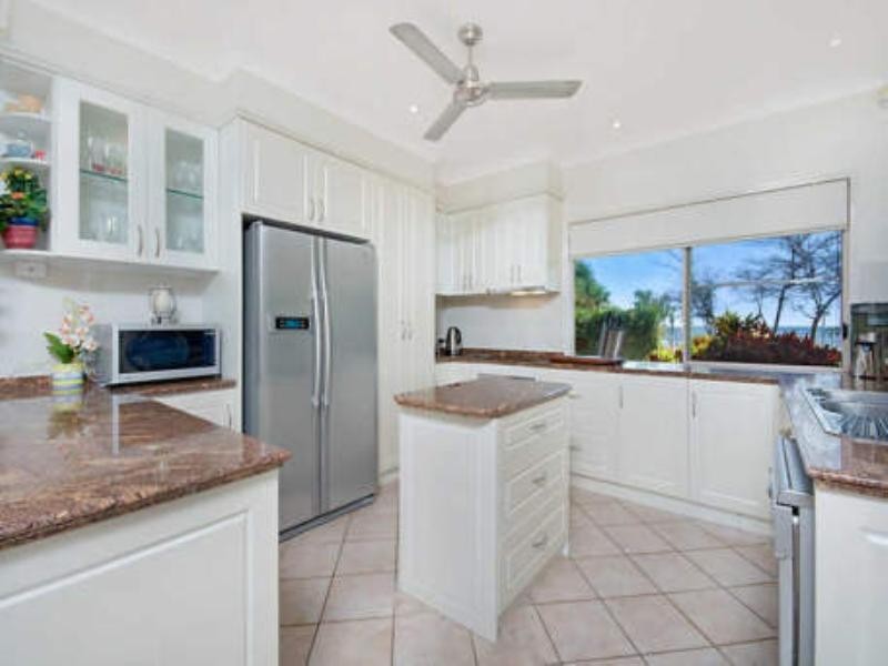 24 Jamaica Crescent, Bushland Beach QLD 4818