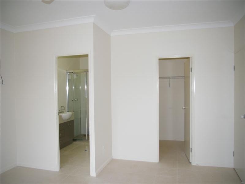 15 Sovereign Terrace FAIRFIELD WATERS, Idalia QLD 4811