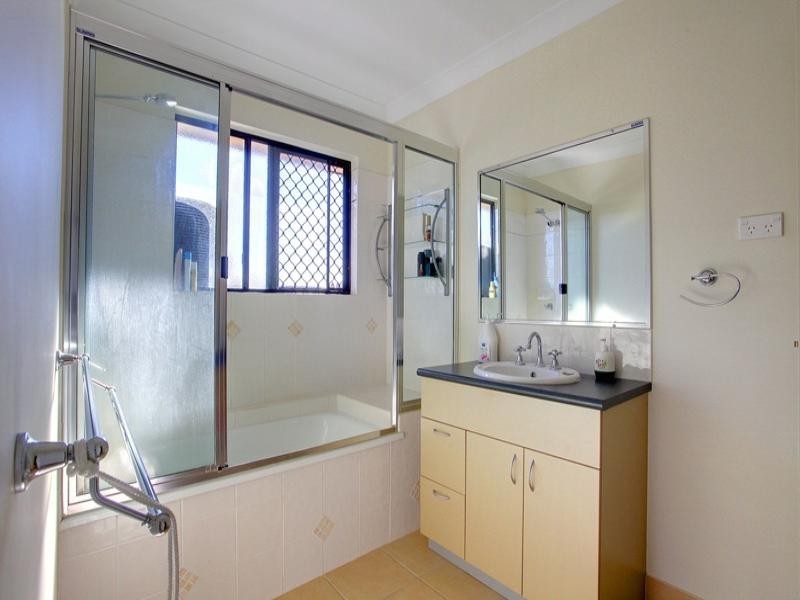 25 Kempton Chase, Burdell QLD 4818