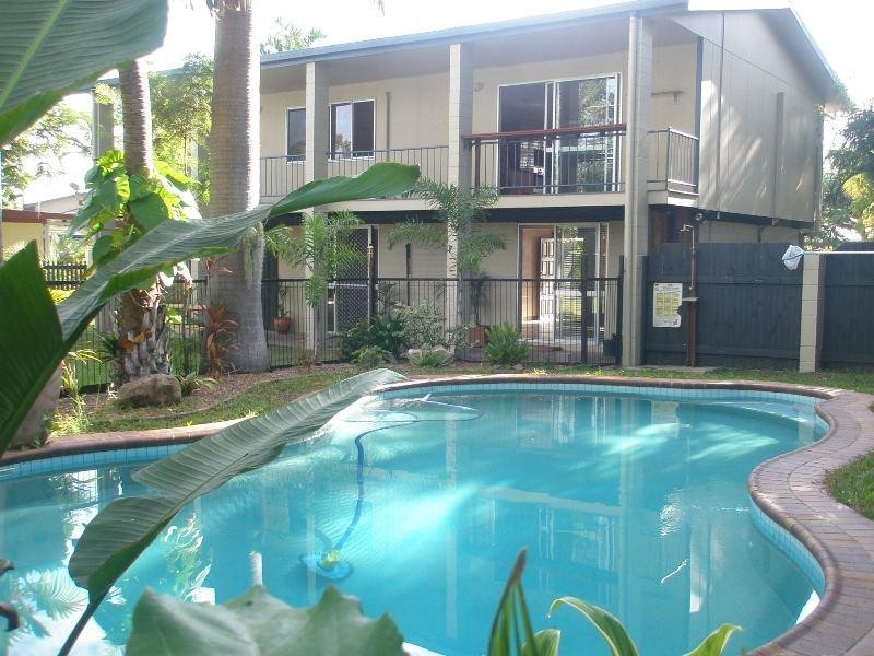 21 Rossato Crescent, Rasmussen QLD 4815