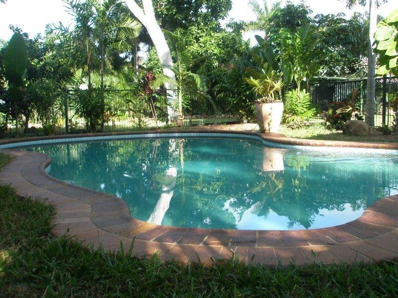 21 Rossato Crescent, Rasmussen QLD 4815