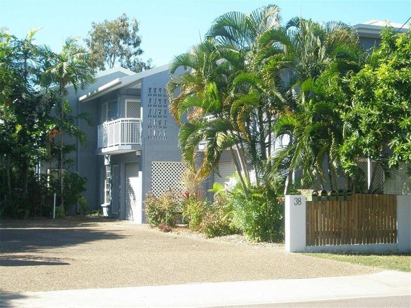 2/38 Park Street, Pimlico QLD 4812