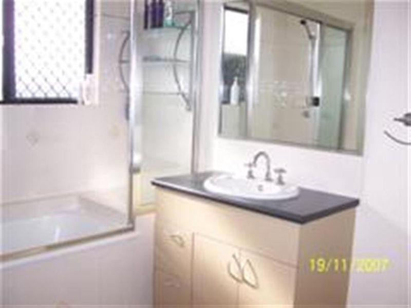 25 Kempton Chase, Burdell QLD 4818