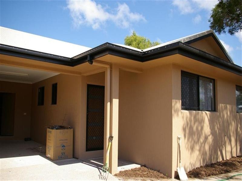 2/33 Gladstone Street, Pimlico QLD 4812