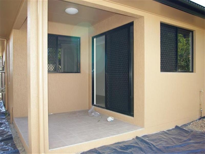 2/33 Gladstone Street, Pimlico QLD 4812