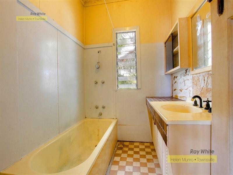 3 Whyte Street, Hermit Park QLD 4812