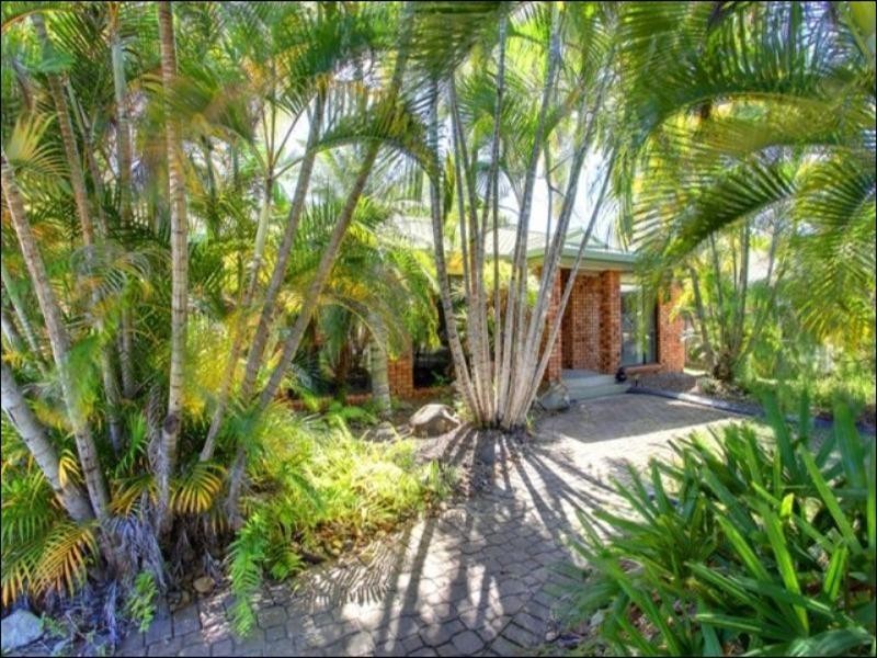 16 Hillgrove Court, Bushland Beach QLD 4818