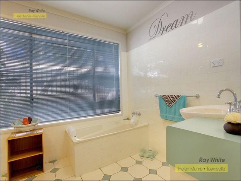 16 Hillgrove Court, Bushland Beach QLD 4818