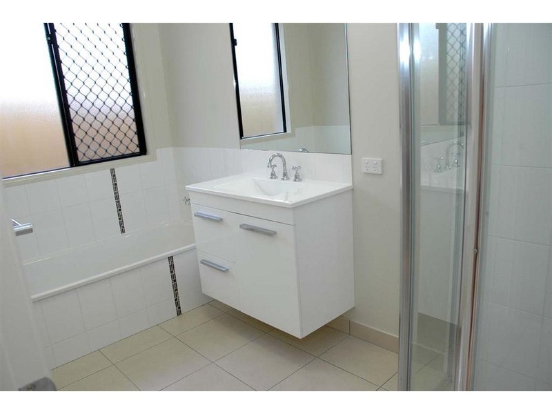 48 Hillock Crescent, Bushland Beach QLD 4818