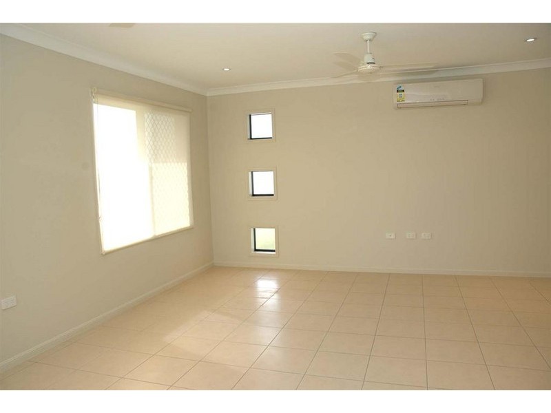 48 Hillock Crescent, Bushland Beach QLD 4818