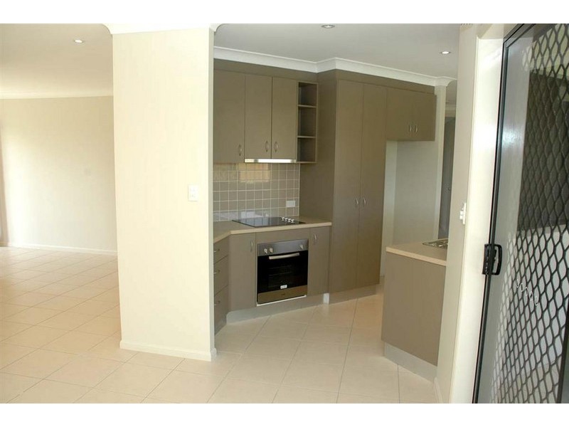 48 Hillock Crescent, Bushland Beach QLD 4818