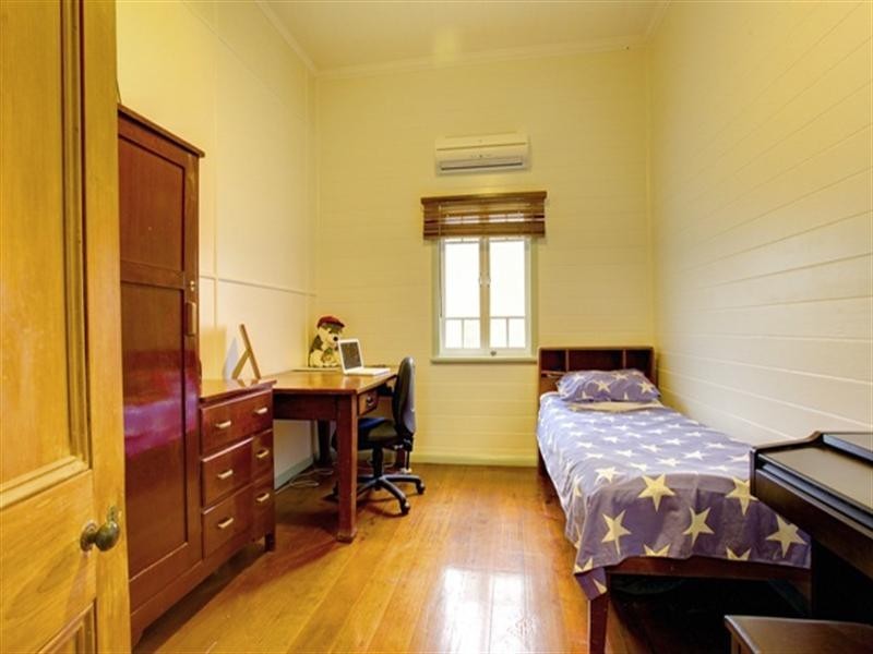 153 Francis Street, West End QLD 4810
