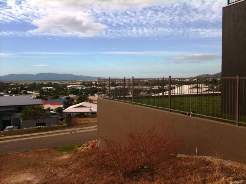 37 Timbury Way, Mount Louisa QLD 4814