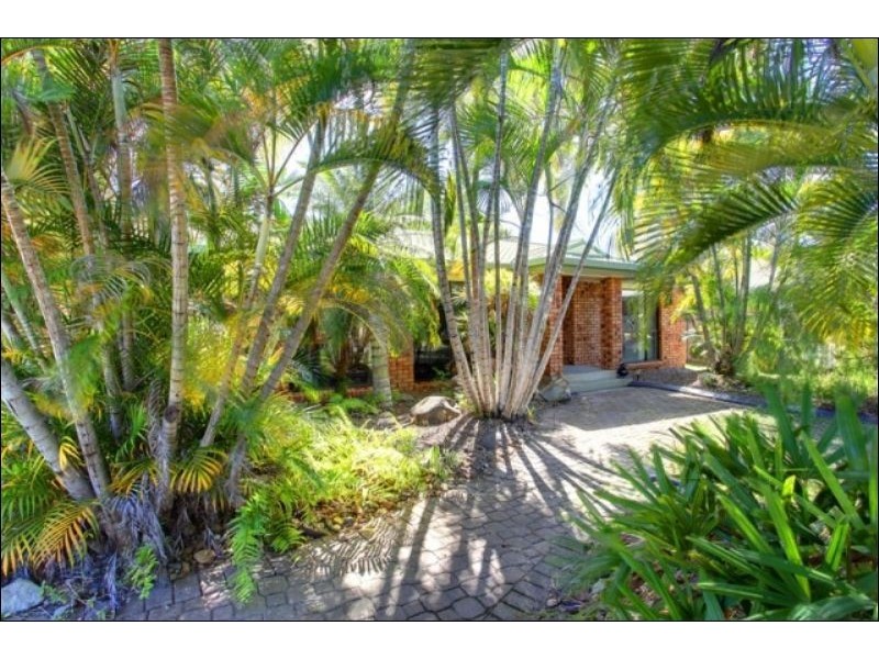 16 Hillgrove Court, Bushland Beach QLD 4818