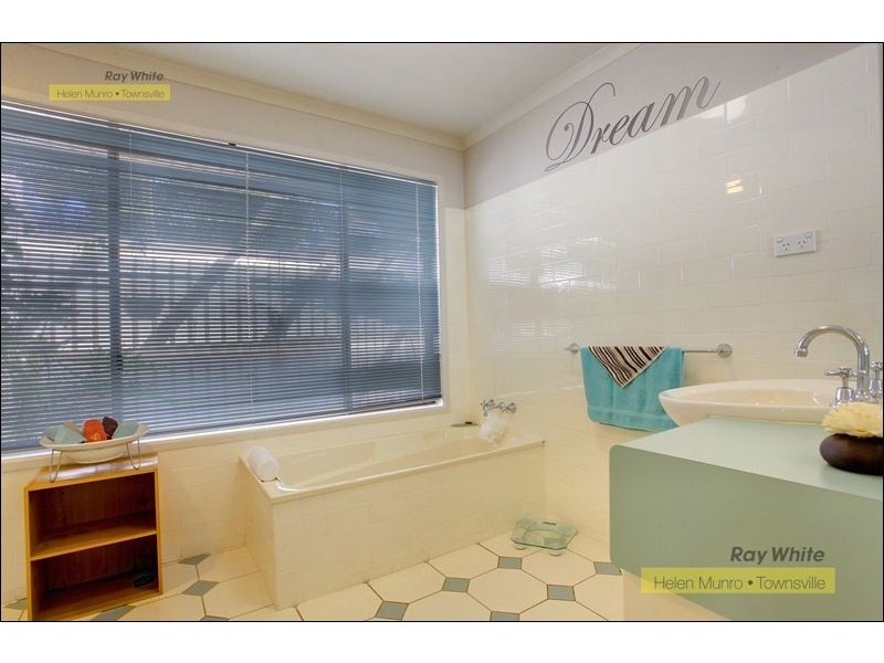 16 Hillgrove Court, Bushland Beach QLD 4818