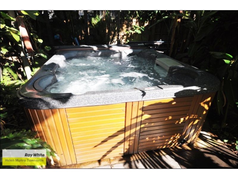 55 Apjohn Street, Magnetic Island QLD 4819