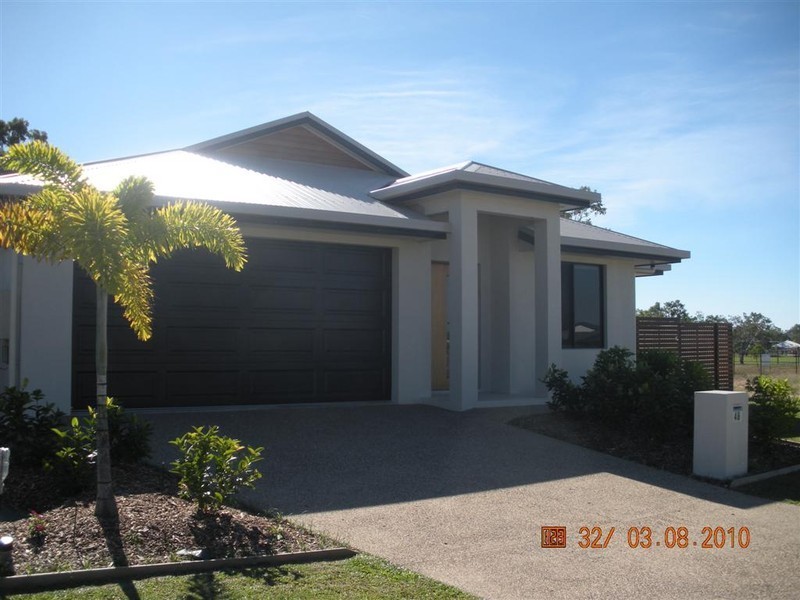 48 Hillock Crescent, Bushland Beach QLD 4818