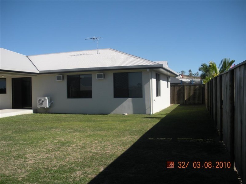 48 Hillock Crescent, Bushland Beach QLD 4818